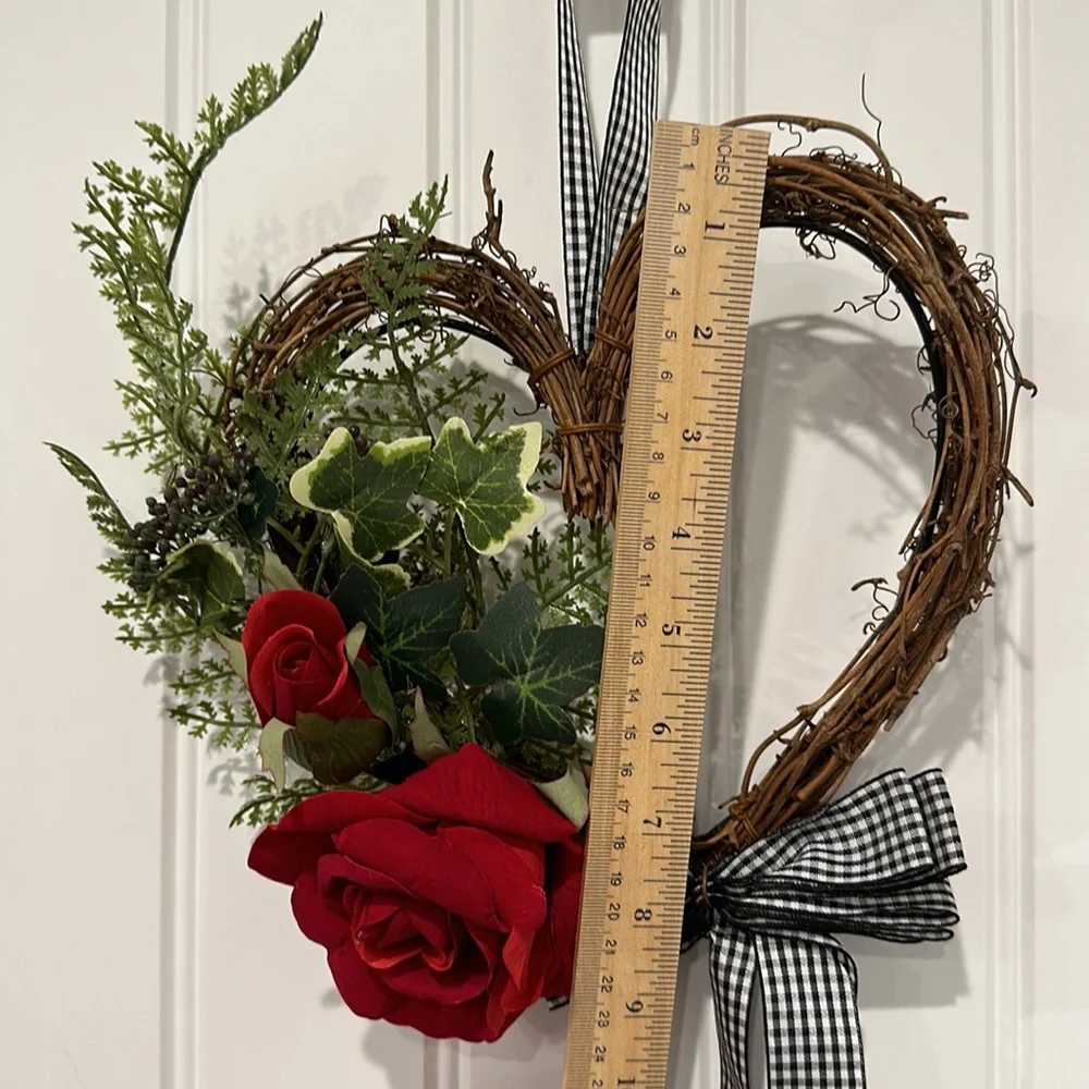 NWOT Valentine’s Day Heart Wreath